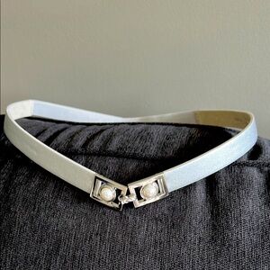 WHBM Silver Stretch Belt w/Chrome & Pearl Closure.